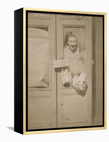 Pierrot enjambant une porte-fenêtre-Gaspard Félix Tournachon-Framed Premier Image Canvas