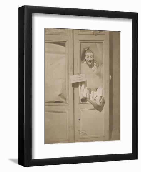 Pierrot enjambant une porte-fenêtre-Gaspard Félix Tournachon-Framed Giclee Print