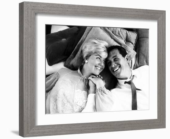 Pillow Talk, Doris Day, Rock Hudson, 1959-null-Framed Photo