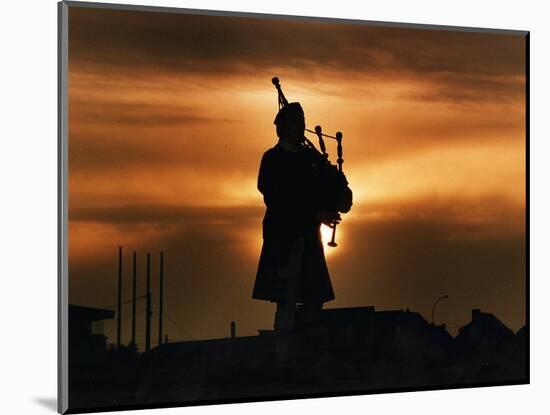 Piper William Bill Millin Playing Bagpipes, Normandy Beach-null-Mounted Photographic Print