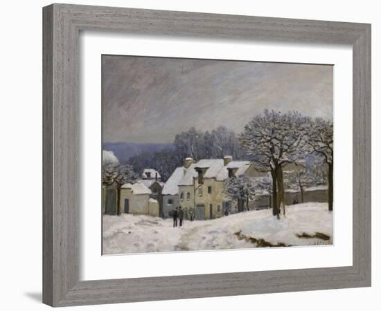 Place du Chenil à Marly, effet de neige-Alfred Sisley-Framed Giclee Print