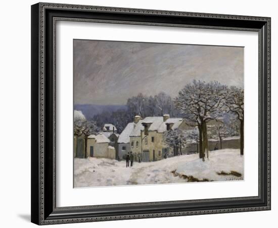 Place du Chenil à Marly, effet de neige-Alfred Sisley-Framed Giclee Print