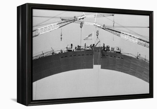 Placing Keystone into Gateway Arch in St. Louis-null-Framed Premier Image Canvas
