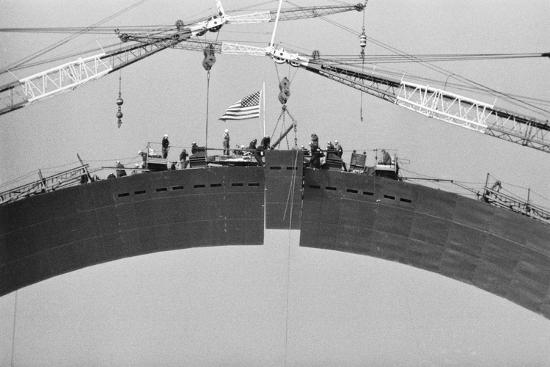 Placing Keystone into Gateway Arch in St. Louis Photographic Print by | www.waldenwongart.com