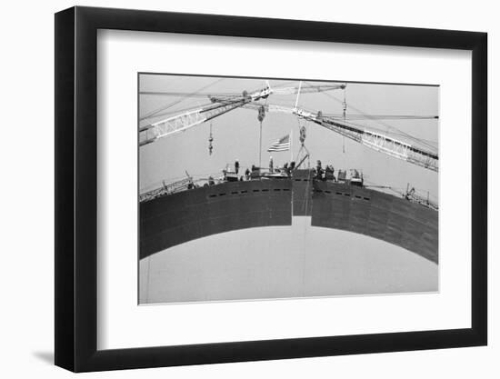 Placing Keystone into Gateway Arch in St. Louis-null-Framed Photographic Print