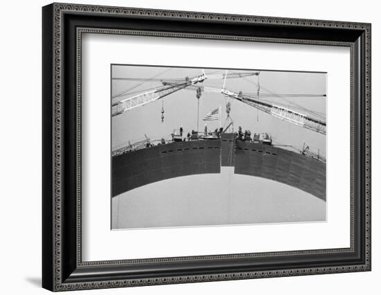 Placing Keystone into Gateway Arch in St. Louis-null-Framed Photographic Print