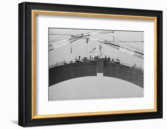 Placing Keystone into Gateway Arch in St. Louis-null-Framed Photographic Print