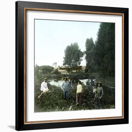 Plantation Workers on the Island of Java (Indonesia), around 1900-Leon, Levy et Fils-Framed Photographic Print