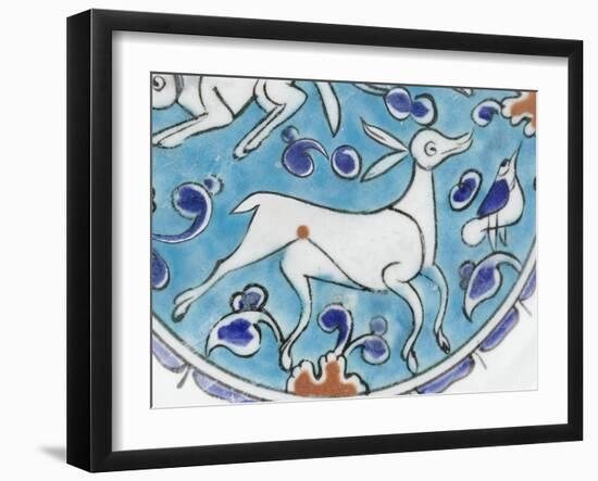 Plat à décor de lièvre, chien, antilope et petit oiseau-null-Framed Giclee Print