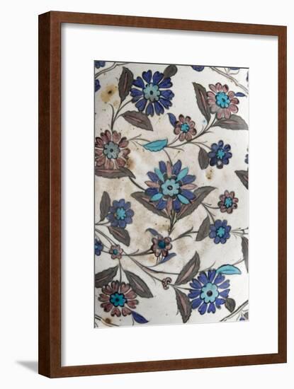 Plat à décor floral pastel-null-Framed Giclee Print