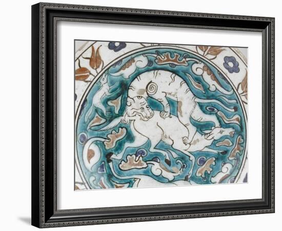 Plat au lion attaquant une antilope-null-Framed Giclee Print