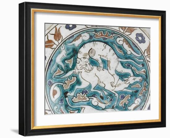 Plat au lion attaquant une antilope-null-Framed Giclee Print