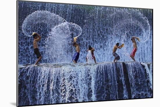 Playing With Splash-Angela Muliani Hartojo-Mounted Giclee Print