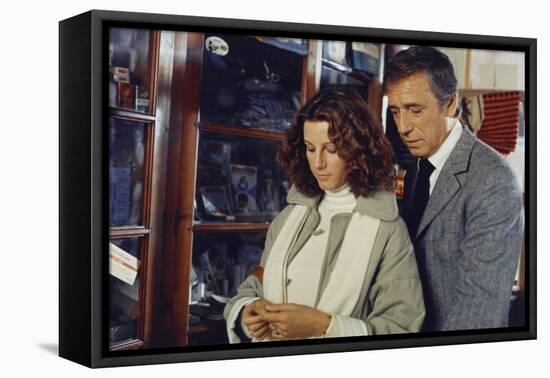 POLICE PYTHON, 1976 directed by ALAIN CORNEAU Stefania Sandrelli and Yves Montand (photo)-null-Framed Stretched Canvas