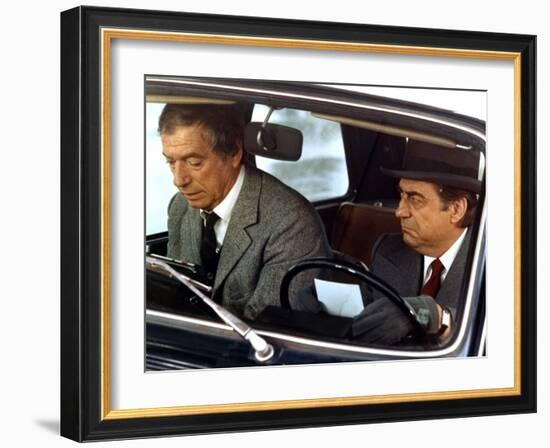 POLICE PYTHON, 1976 directed by ALAIN CORNEAU Yves Montand and Francois Perier (photo)-null-Framed Photo