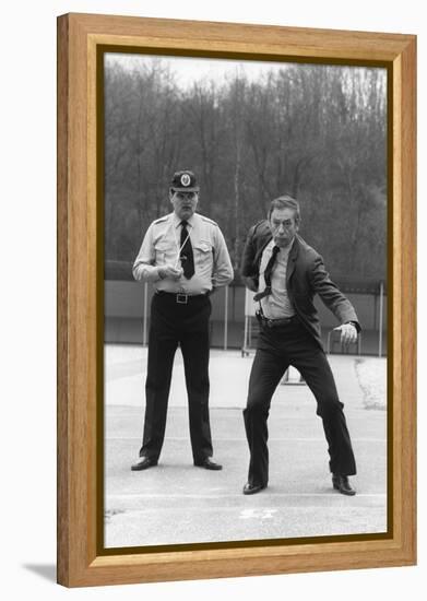 POLICE PYTHON, 1976 directed by ALAIN CORNEAU Yves Montand (b/w photo)-null-Framed Stretched Canvas