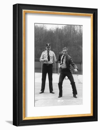 POLICE PYTHON, 1976 directed by ALAIN CORNEAU Yves Montand (b/w photo)-null-Framed Photo