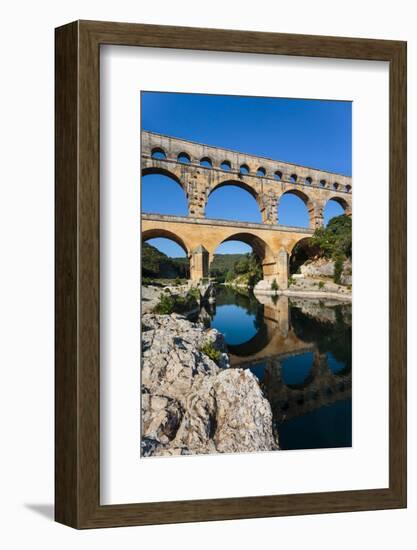 Pont du Gard, Vers Pont-du-Gard, Gard Department, Languedoc-Roussillon, France. Roman aqueduct c...-null-Framed Photographic Print