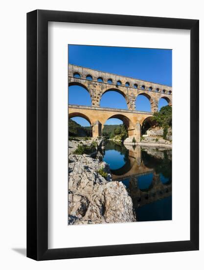 Pont du Gard, Vers Pont-du-Gard, Gard Department, Languedoc-Roussillon, France. Roman aqueduct c...-null-Framed Photographic Print