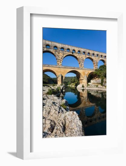 Pont du Gard, Vers Pont-du-Gard, Gard Department, Languedoc-Roussillon, France. Roman aqueduct c...-null-Framed Photographic Print