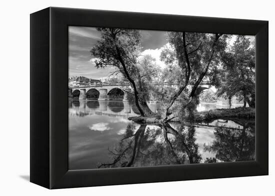 Pont of the Morts, bridge, the Moselle, Metz, Département Moselle, region Alsace-Champagne-Ardenne--Klaus Neuner-Framed Premier Image Canvas