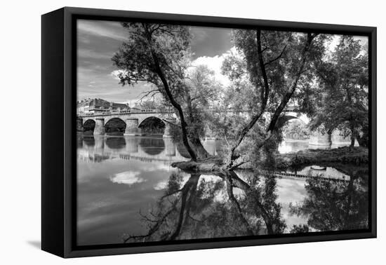 Pont of the Morts, bridge, the Moselle, Metz, Département Moselle, region Alsace-Champagne-Ardenne--Klaus Neuner-Framed Premier Image Canvas