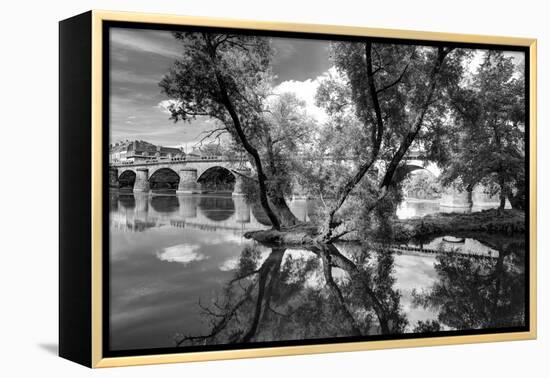 Pont of the Morts, bridge, the Moselle, Metz, Département Moselle, region Alsace-Champagne-Ardenne--Klaus Neuner-Framed Premier Image Canvas