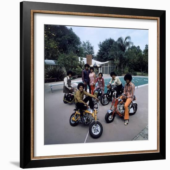 Pop Group Jackson Five: Jackie, Parents Joe and Katherine, Marlon, Tito, Jermaine and Michael-John Olson-Framed Premium Photographic Print