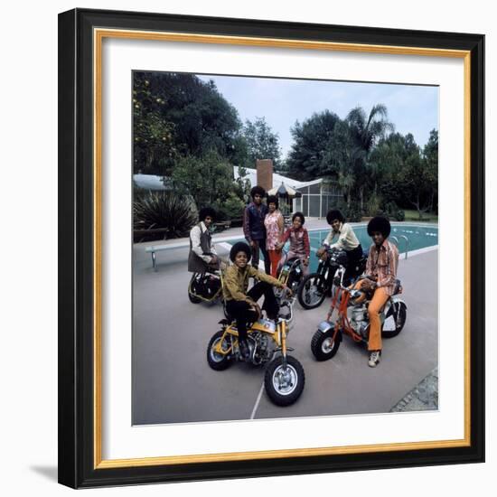 Pop Group Jackson Five: Jackie, Parents Joe and Katherine, Marlon, Tito, Jermaine and Michael-John Olson-Framed Premium Photographic Print