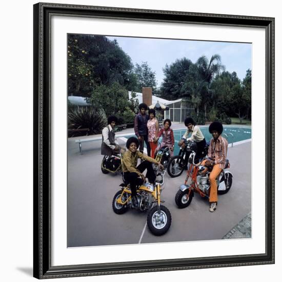 Pop Group Jackson Five: Jackie, Parents Joe and Katherine, Marlon, Tito, Jermaine and Michael-John Olson-Framed Premium Photographic Print