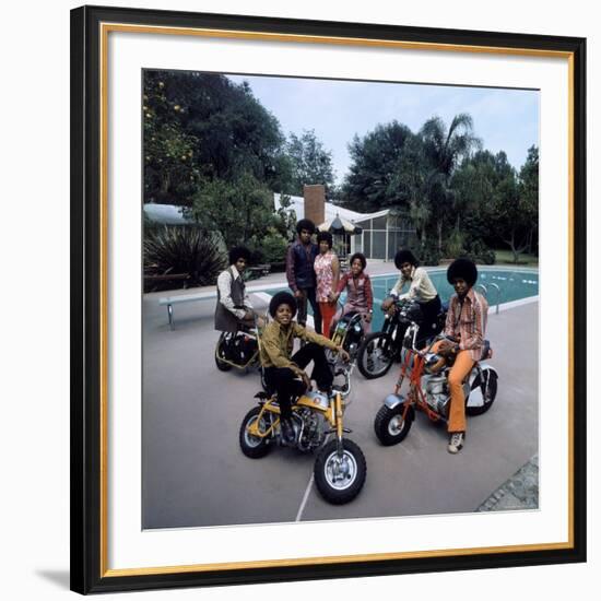 Pop Group Jackson Five: Jackie, Parents Joe and Katherine, Marlon, Tito, Jermaine and Michael-John Olson-Framed Premium Photographic Print