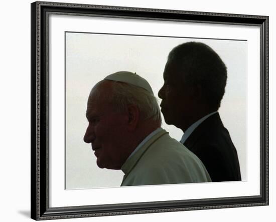 Pope John Paul II and South African President Nelson Mandela-null-Framed Photographic Print