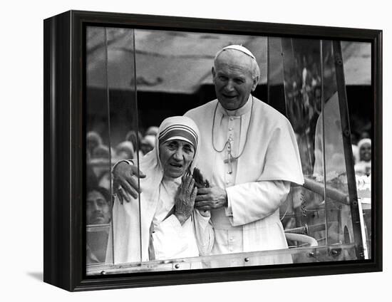 Pope John Paul II Holds His Arm Around Mother Teresa-null-Framed Premier Image Canvas