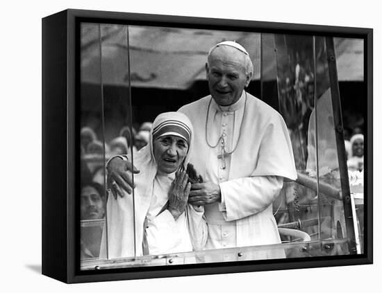 Pope John Paul II Holds His Arm Around Mother Teresa-null-Framed Premier Image Canvas