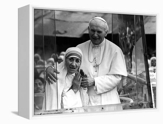 Pope John Paul II Holds His Arm Around Mother Teresa-null-Framed Premier Image Canvas