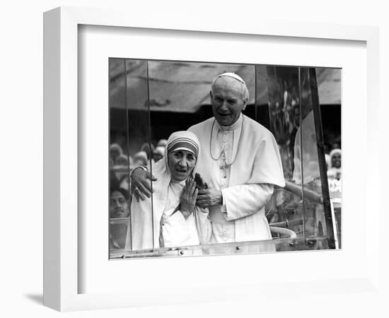 Pope John Paul II Holds His Arm Around Mother Teresa--Framed Photographic Print