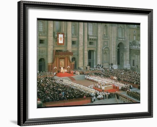 Pope Paul Conducting Opening Ceremonial Mass of 2nd Vatican Council, St. Peter's Basilica-Carlo Bavagnoli-Framed Premium Photographic Print