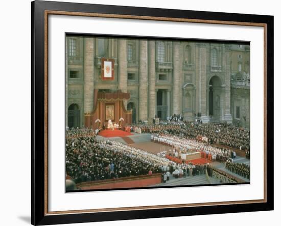 Pope Paul Conducting Opening Ceremonial Mass of 2nd Vatican Council, St. Peter's Basilica-Carlo Bavagnoli-Framed Premium Photographic Print