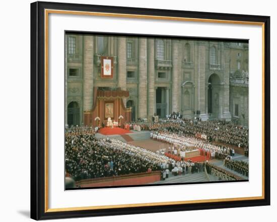 Pope Paul Conducting Opening Ceremonial Mass of 2nd Vatican Council, St. Peter's Basilica-Carlo Bavagnoli-Framed Premium Photographic Print