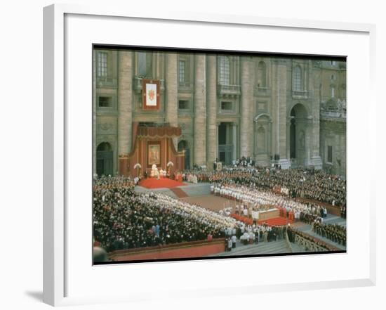 Pope Paul Conducting Opening Ceremonial Mass of 2nd Vatican Council, St. Peter's Basilica-Carlo Bavagnoli-Framed Premium Photographic Print