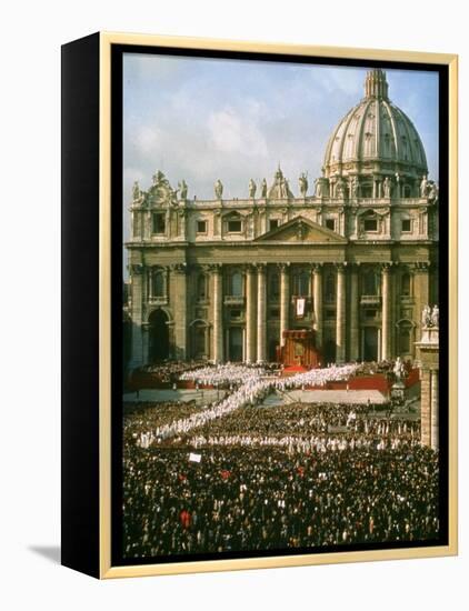 Pope Paul VI in Front of St. Peter's During 2nd Vatican Council-Carlo Bavagnoli-Framed Premier Image Canvas