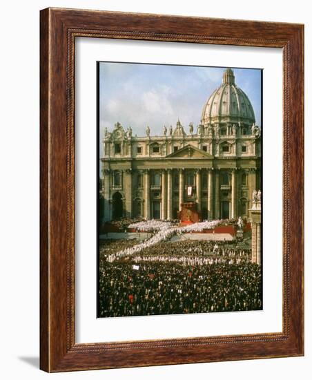 Pope Paul VI in Front of St. Peter's During 2nd Vatican Council-Carlo Bavagnoli-Framed Photographic Print