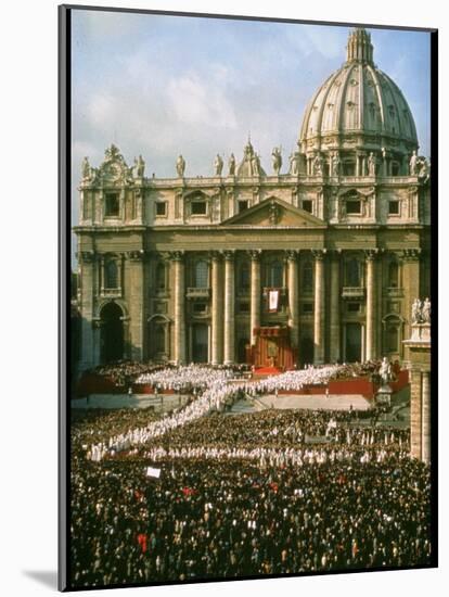Pope Paul VI in Front of St. Peter's During 2nd Vatican Council-Carlo Bavagnoli-Mounted Photographic Print