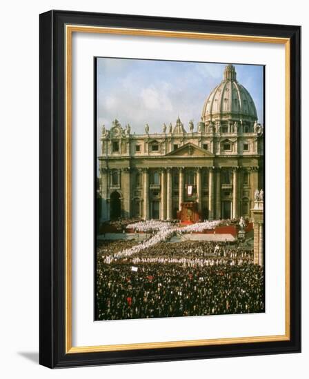 Pope Paul VI in Front of St. Peter's During 2nd Vatican Council-Carlo Bavagnoli-Framed Photographic Print