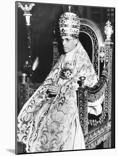 Pope Pius XII Celebrated the 10th Anniversary of His of His Papacy at the Sistine Chapel-null-Mounted Photo