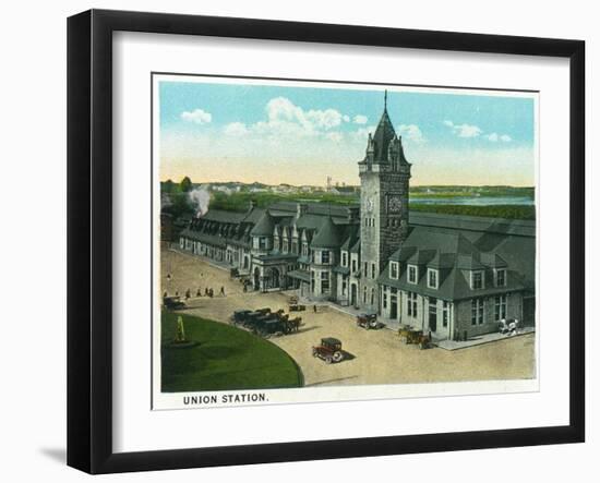 Portland, Maine - Exterior View of Union Station-Lantern Press-Framed Art Print