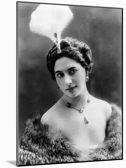 Portrait around, 1900 of the famous Dutch dancer MATA HARI, in a white dress (b/w photo)-null-Mounted Photo