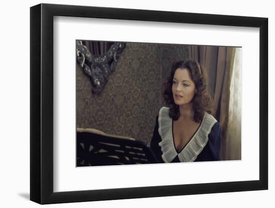 PORTRAIT by GROUPE with DAME, 1976 directed by ALEKSANDER PETROVI Romy Schneider (photo)-null-Framed Photo