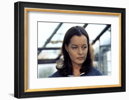 PORTRAIT by GROUPE with DAME, 1976 directed by ALEKSANDER PETROVI Romy Schneider (photo)-null-Framed Photo