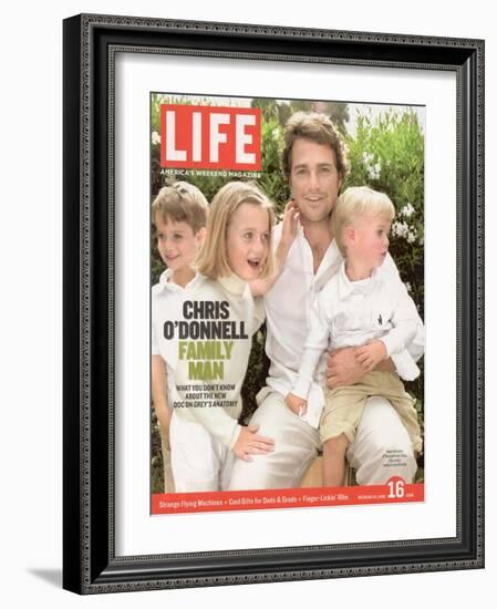 Portrait of Actor Chris O'Donnell and his Three Children at Home, June 16, 2006-Karina Taira-Framed Photographic Print